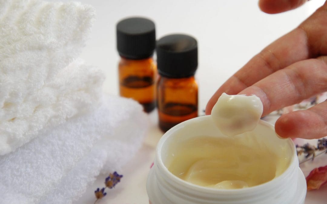 6 ingrediente simple pentru o crema de fata&nbsp;anti-aging